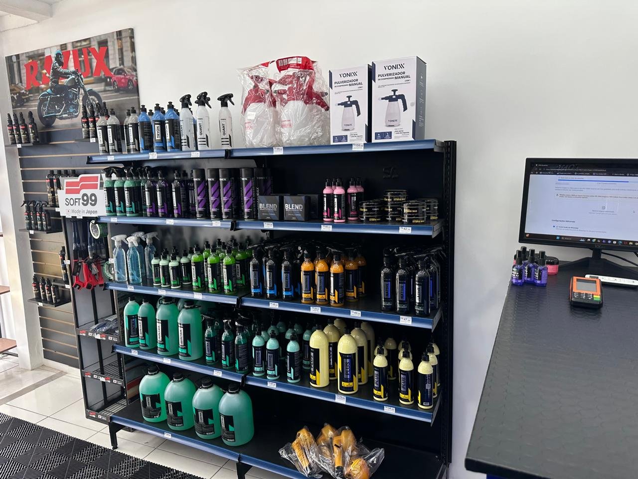 Exposição de produtos de limpeza automotiva